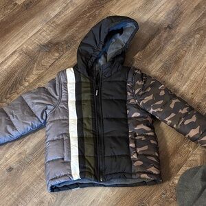 London Fog Camouflage Puffer Jacket. Boys Sz 7